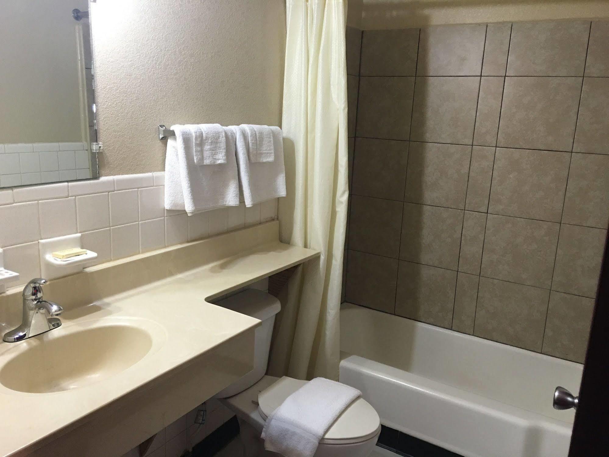 Best Value Inn Motel Sandusky Marianna Kültér fotó